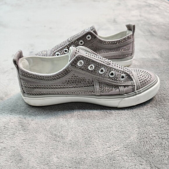 Women's TRUE RELIGION Slip On Sneakers Aubrie Gray w Silver Studs No Lace Size 7 - Picture 1 of 10
